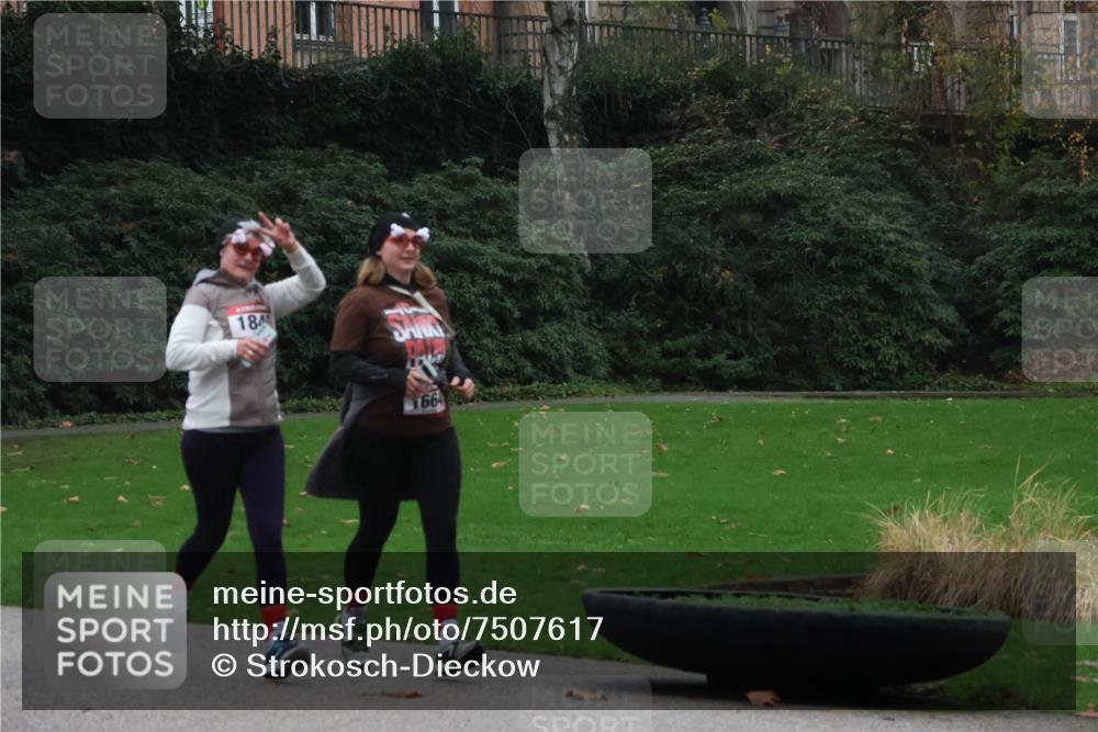 08.12.2024 - St. Pauli X-Mass-Run No. 14 Strokosch-Dieckow http://msf.ph/oto/7507617 08.12.2024 09:45:53 Laufen 184, 166 meine-sportfotos.de