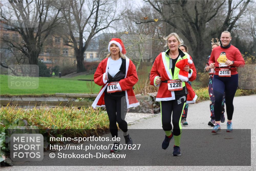 08.12.2024 - St. Pauli X-Mass-Run No. 14 Strokosch-Dieckow http://msf.ph/oto/7507627 08.12.2024 10:52:13 Laufen 118, 1220, 2416 meine-sportfotos.de