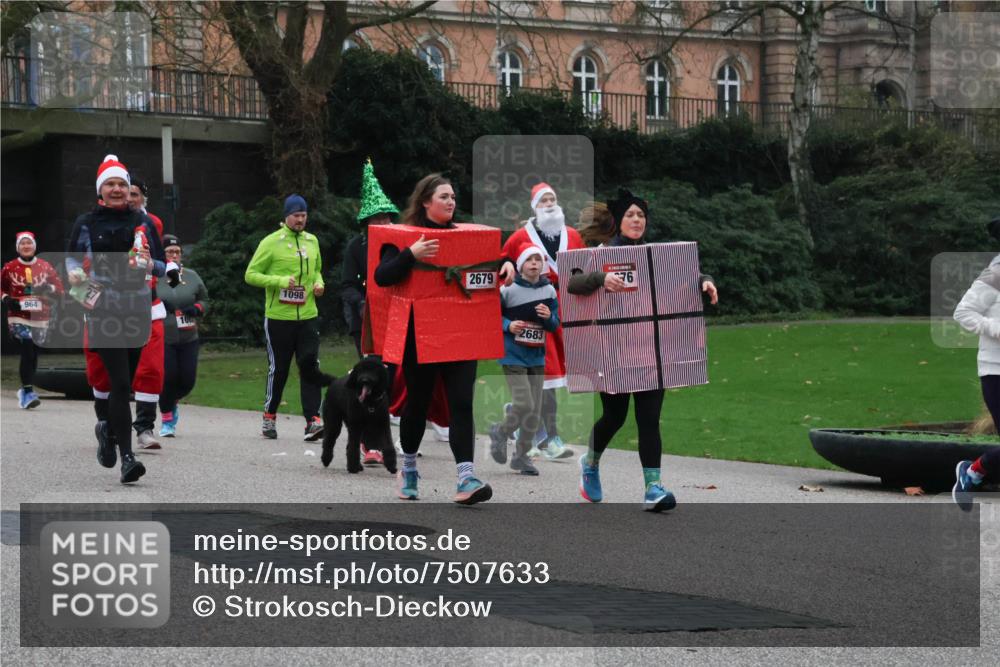 08.12.2024 - St. Pauli X-Mass-Run No. 14 Strokosch-Dieckow http://msf.ph/oto/7507633 08.12.2024 09:45:55 Laufen 964, 1098, 2679, 2683, 76 meine-sportfotos.de