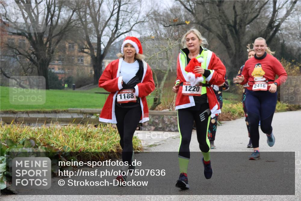 08.12.2024 - St. Pauli X-Mass-Run No. 14 Strokosch-Dieckow http://msf.ph/oto/7507636 08.12.2024 10:52:14 Laufen 1188, 14, 1220, 2416 meine-sportfotos.de
