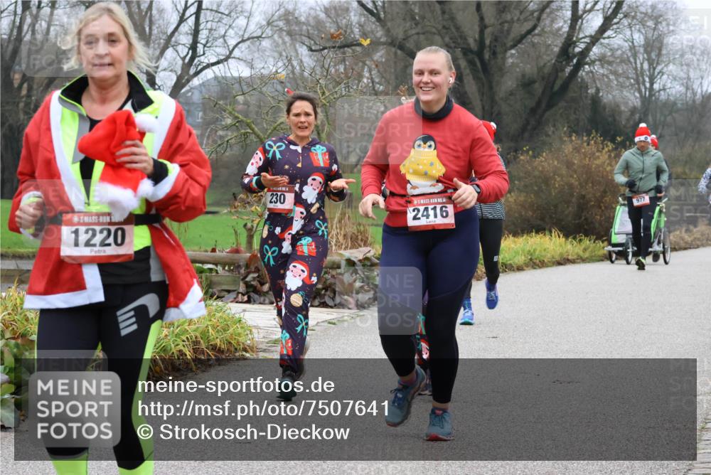 08.12.2024 - St. Pauli X-Mass-Run No. 14 Strokosch-Dieckow http://msf.ph/oto/7507641 08.12.2024 10:52:15 Laufen 230, 14, 2416, 1220, 977 meine-sportfotos.de