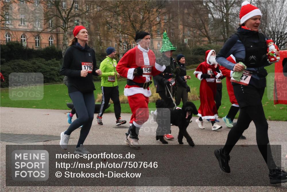 08.12.2024 - St. Pauli X-Mass-Run No. 14 Strokosch-Dieckow http://msf.ph/oto/7507646 08.12.2024 09:45:59 Laufen 1792, 1098, 1546, 2686, 53, 449, 27 meine-sportfotos.de