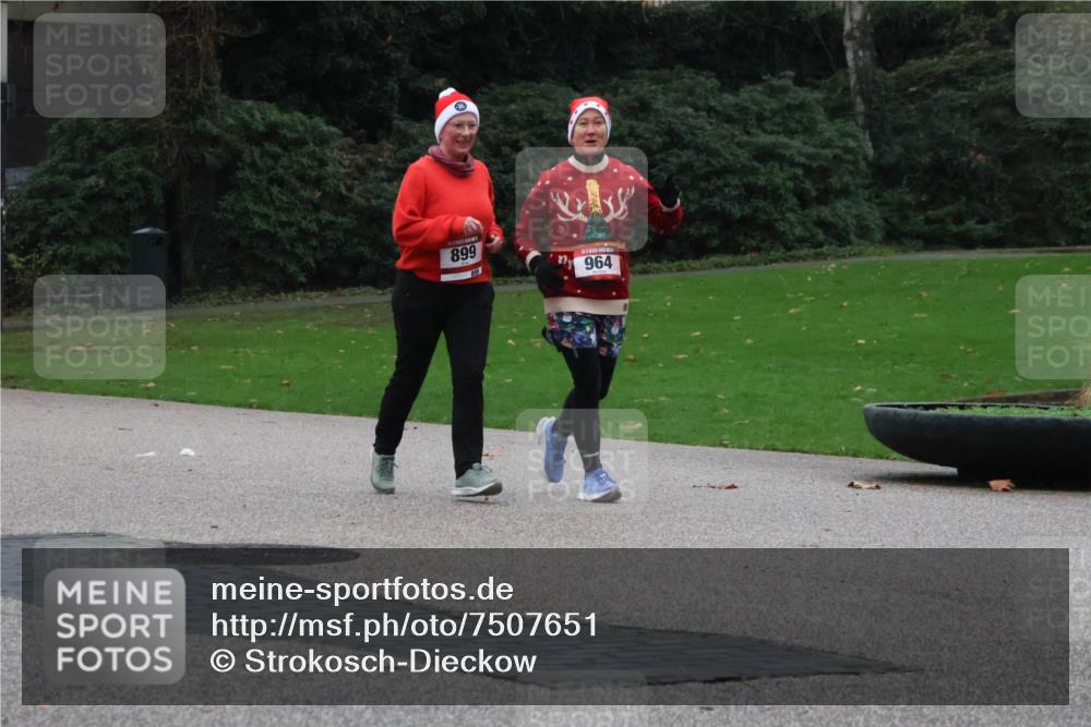 08.12.2024 - St. Pauli X-Mass-Run No. 14 Strokosch-Dieckow http://msf.ph/oto/7507651 08.12.2024 09:46:00 Laufen 4, 899, 964 meine-sportfotos.de