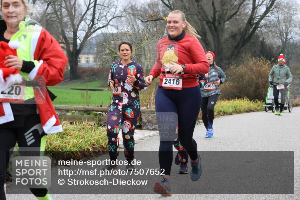 08.12.2024 - St. Pauli X-Mass-Run No. 14 Strokosch-Dieckow http://msf.ph/oto/7507652 08.12.2024 10:52:15 Laufen 20, 30, 14, 2416, 2303, 977 meine-sportfotos.de