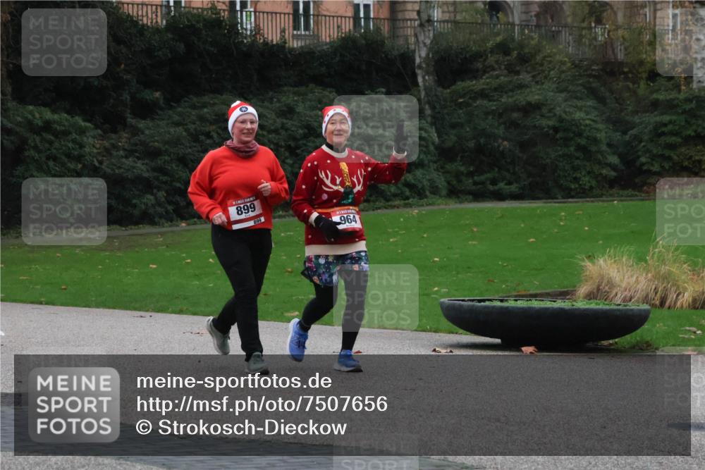 08.12.2024 - St. Pauli X-Mass-Run No. 14 Strokosch-Dieckow http://msf.ph/oto/7507656 08.12.2024 09:46:00 Laufen 899, 899, 964 meine-sportfotos.de