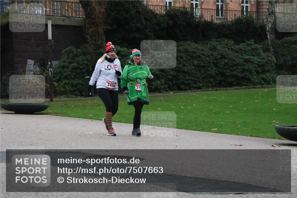 08.12.2024 - St. Pauli X-Mass-Run No. 14 Strokosch-Dieckow http://msf.ph/oto/7507663 08.12.2024 09:46:10 Laufen 2484, 31 meine-sportfotos.de
