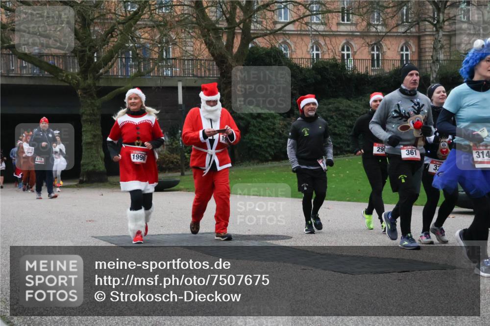 08.12.2024 - St. Pauli X-Mass-Run No. 14 Strokosch-Dieckow http://msf.ph/oto/7507675 08.12.2024 09:46:30 Laufen 1996, 619, 290, 361, 32, 314 meine-sportfotos.de