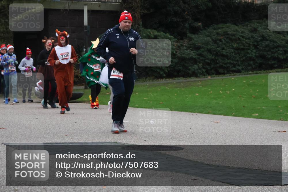 08.12.2024 - St. Pauli X-Mass-Run No. 14 Strokosch-Dieckow http://msf.ph/oto/7507683 08.12.2024 09:46:36 Laufen 1696, 979, 5, 2730, 2340, 619, 619 meine-sportfotos.de