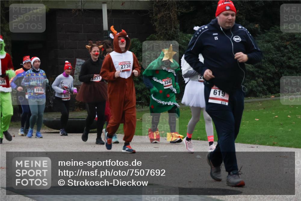 08.12.2024 - St. Pauli X-Mass-Run No. 14 Strokosch-Dieckow http://msf.ph/oto/7507692 08.12.2024 09:46:37 Laufen 39, 1696, 979, 2537, 2730, 2340, 619, 619 meine-sportfotos.de