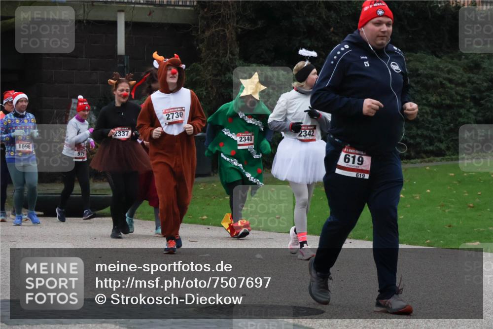 08.12.2024 - St. Pauli X-Mass-Run No. 14 Strokosch-Dieckow http://msf.ph/oto/7507697 08.12.2024 09:46:37 Laufen 1696, 979, 2337, 2730, 2340, 2340, 2342, 619, 619 meine-sportfotos.de