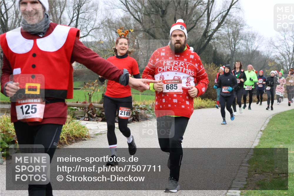 08.12.2024 - St. Pauli X-Mass-Run No. 14 Strokosch-Dieckow http://msf.ph/oto/7507711 08.12.2024 10:52:25 Laufen 14, 125, 2189, 14, 685, 209 meine-sportfotos.de