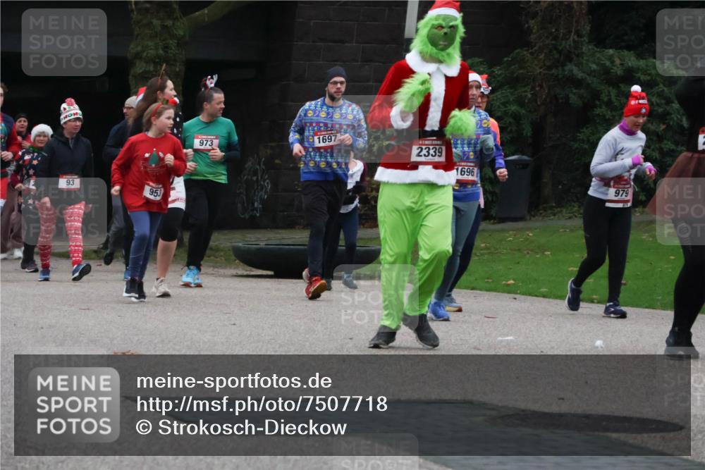 08.12.2024 - St. Pauli X-Mass-Run No. 14 Strokosch-Dieckow http://msf.ph/oto/7507718 08.12.2024 09:46:40 Laufen 93, 953, 70707, 1697, 973, 2339, 1696, 979 meine-sportfotos.de