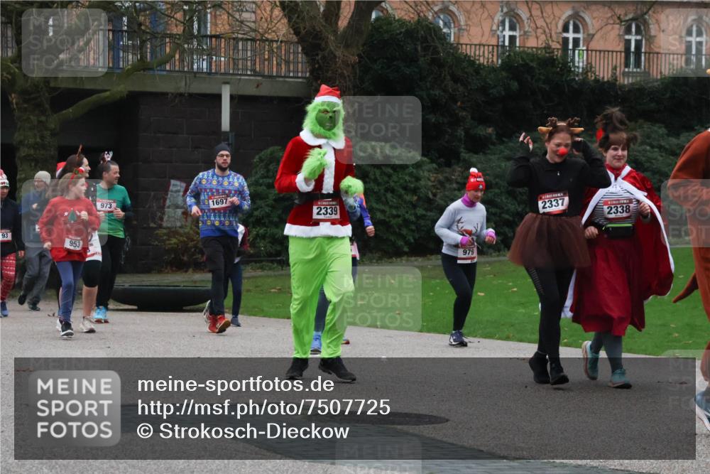 08.12.2024 - St. Pauli X-Mass-Run No. 14 Strokosch-Dieckow http://msf.ph/oto/7507725 08.12.2024 09:46:41 Laufen 93, 953, 973, 1697, 2339, 979, 2337, 2338, 4 meine-sportfotos.de