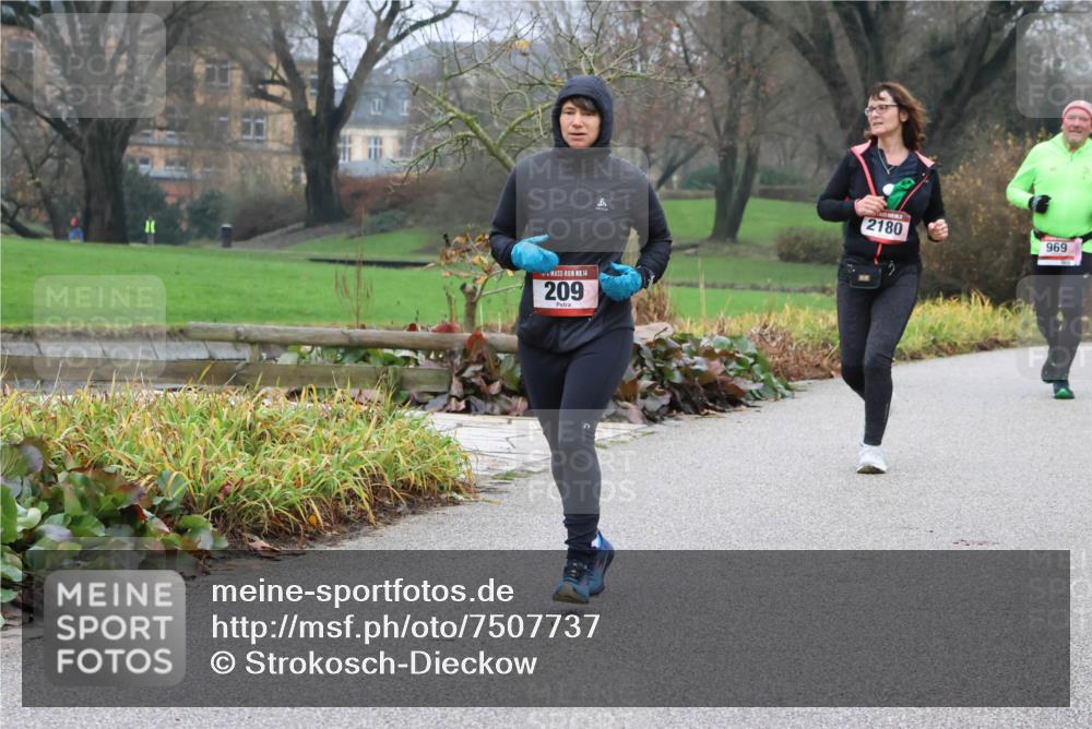 08.12.2024 - St. Pauli X-Mass-Run No. 14 Strokosch-Dieckow http://msf.ph/oto/7507737 08.12.2024 10:52:28 Laufen 14, 209, 2180, 969 meine-sportfotos.de