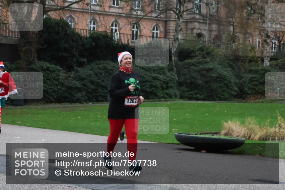 08.12.2024 - St. Pauli X-Mass-Run No. 14 Strokosch-Dieckow http://msf.ph/oto/7507738 08.12.2024 09:47:06 Laufen 19, 1262 meine-sportfotos.de