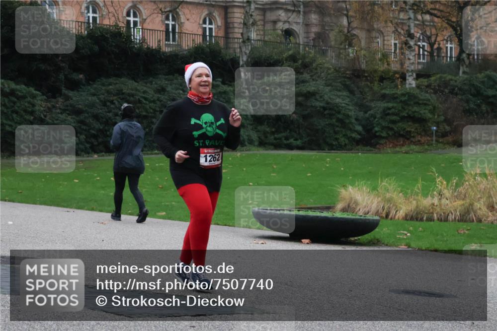 08.12.2024 - St. Pauli X-Mass-Run No. 14 Strokosch-Dieckow http://msf.ph/oto/7507740 08.12.2024 09:47:07 Laufen 1262 meine-sportfotos.de