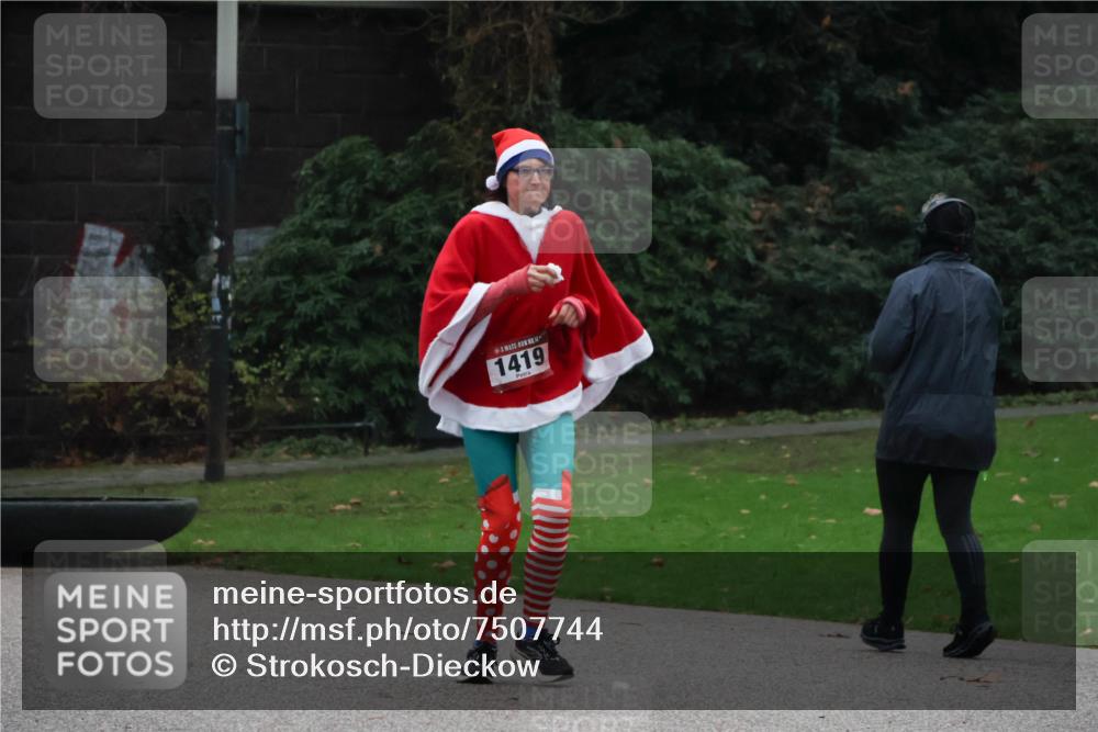 08.12.2024 - St. Pauli X-Mass-Run No. 14 Strokosch-Dieckow http://msf.ph/oto/7507744 08.12.2024 09:47:07 Laufen 1419 meine-sportfotos.de