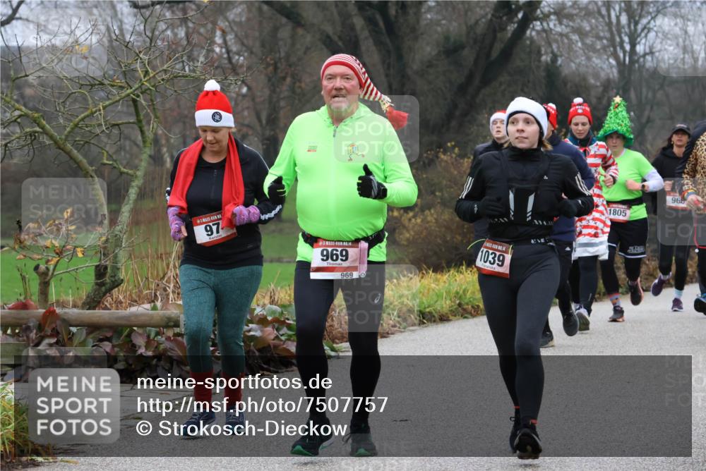 08.12.2024 - St. Pauli X-Mass-Run No. 14 Strokosch-Dieckow http://msf.ph/oto/7507757 08.12.2024 10:52:31 Laufen 97, 14, 969, 969, 1039, 1805, 96 meine-sportfotos.de