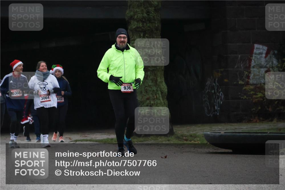 08.12.2024 - St. Pauli X-Mass-Run No. 14 Strokosch-Dieckow http://msf.ph/oto/7507766 08.12.2024 09:47:38 Laufen 8065, 3064, 682, 936 meine-sportfotos.de