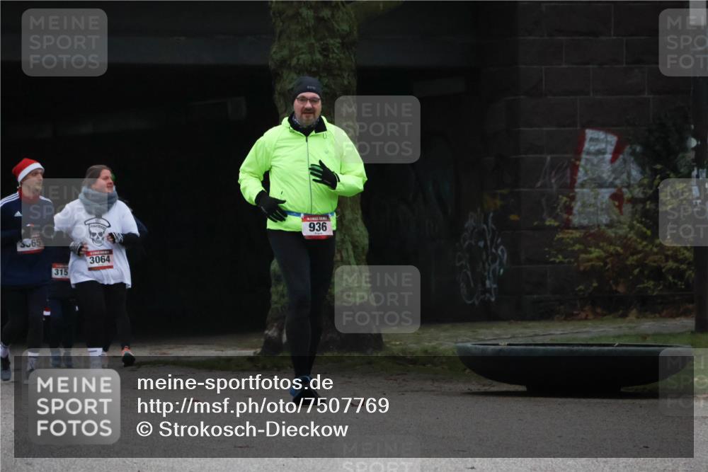 08.12.2024 - St. Pauli X-Mass-Run No. 14 Strokosch-Dieckow http://msf.ph/oto/7507769 08.12.2024 09:47:39 Laufen 315, 3064, 936 meine-sportfotos.de