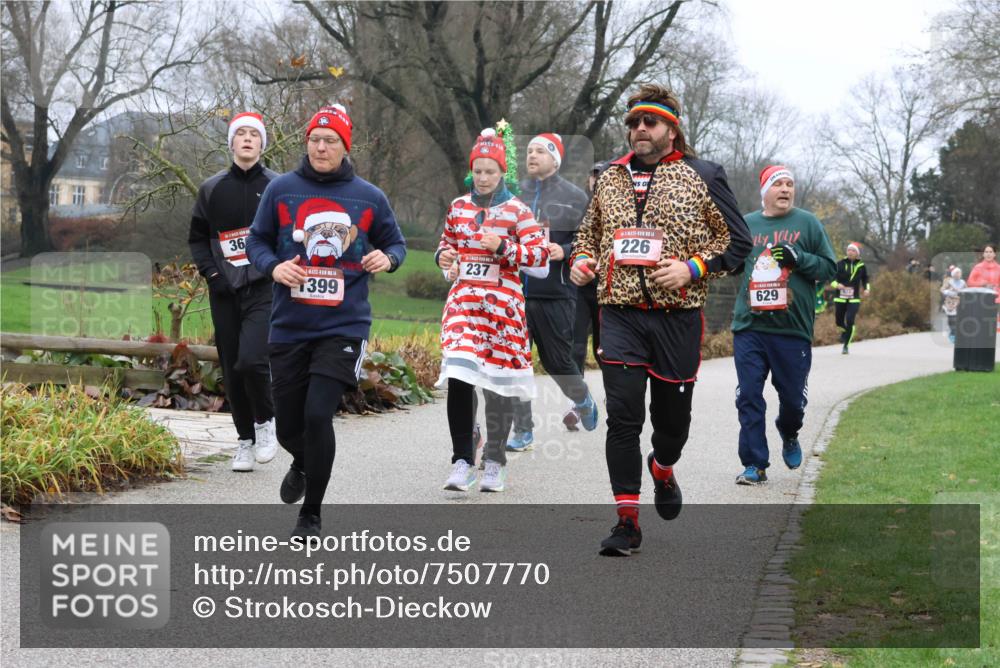 08.12.2024 - St. Pauli X-Mass-Run No. 14 Strokosch-Dieckow http://msf.ph/oto/7507770 08.12.2024 10:52:35 Laufen 36, 14, 1399, 237, 14, 226, 629 meine-sportfotos.de