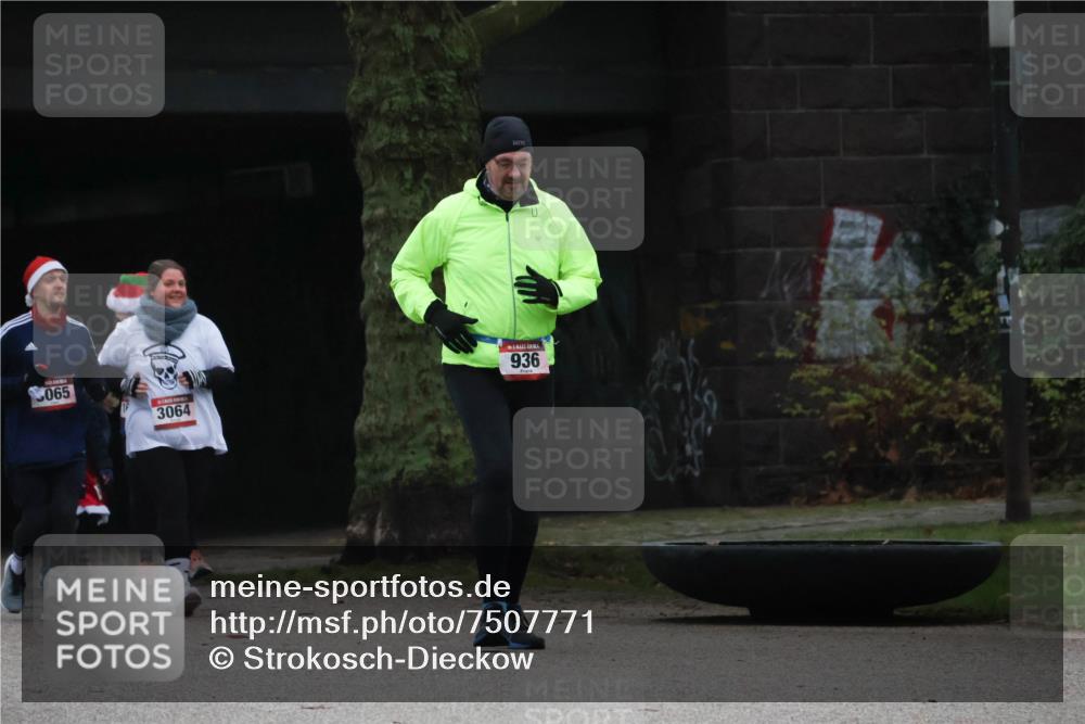 08.12.2024 - St. Pauli X-Mass-Run No. 14 Strokosch-Dieckow http://msf.ph/oto/7507771 08.12.2024 09:47:40 Laufen 065, 3064, 936 meine-sportfotos.de