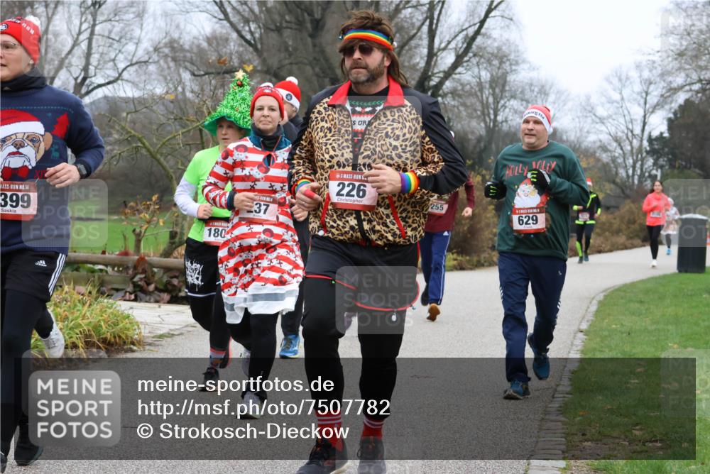 08.12.2024 - St. Pauli X-Mass-Run No. 14 Strokosch-Dieckow http://msf.ph/oto/7507782 08.12.2024 10:52:37 Laufen 14, 399, 180, 37, 226, 255, 629 meine-sportfotos.de