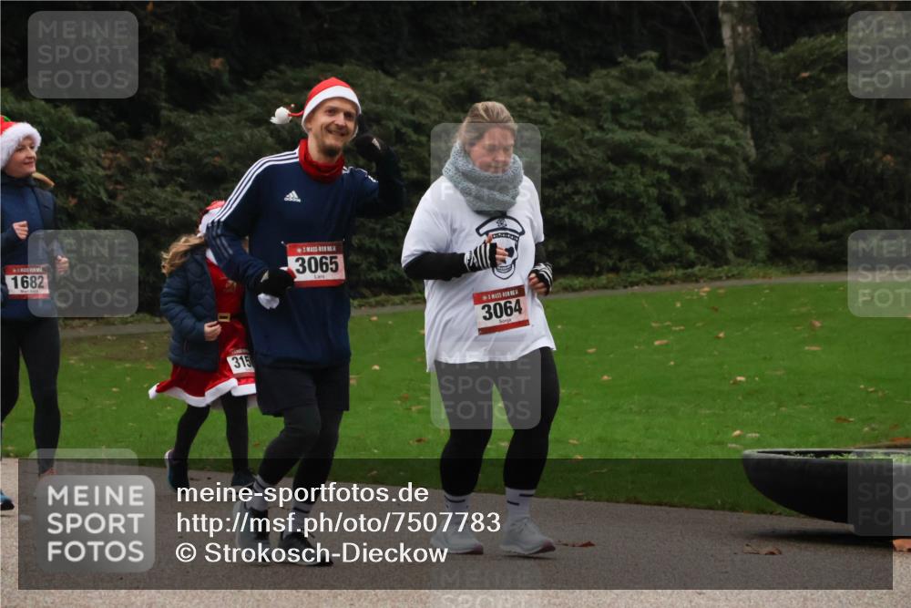 08.12.2024 - St. Pauli X-Mass-Run No. 14 Strokosch-Dieckow http://msf.ph/oto/7507783 08.12.2024 09:47:50 Laufen 1682, 315, 3065, 3064 meine-sportfotos.de