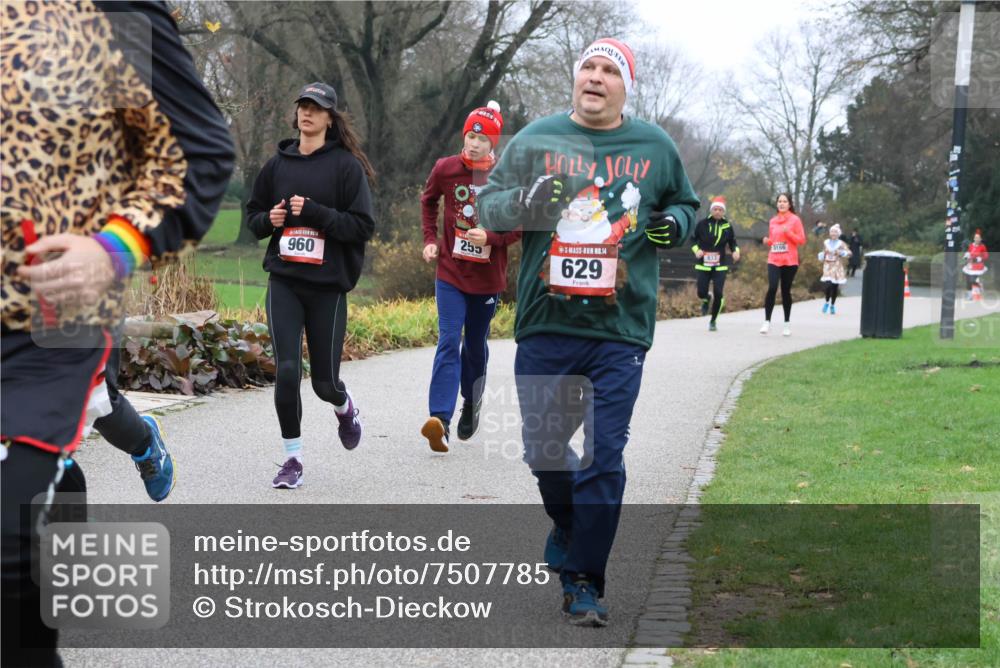 08.12.2024 - St. Pauli X-Mass-Run No. 14 Strokosch-Dieckow http://msf.ph/oto/7507785 08.12.2024 10:52:38 Laufen 255, 960, 14, 629, 3166, 933 meine-sportfotos.de