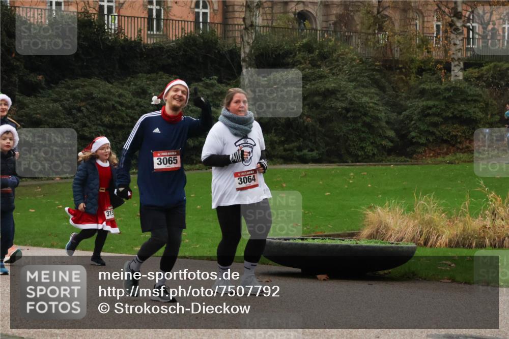 08.12.2024 - St. Pauli X-Mass-Run No. 14 Strokosch-Dieckow http://msf.ph/oto/7507792 08.12.2024 09:47:50 Laufen 315, 3, 3065, 3064 meine-sportfotos.de