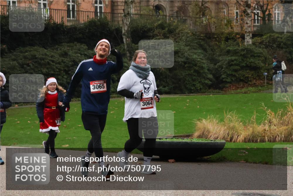 08.12.2024 - St. Pauli X-Mass-Run No. 14 Strokosch-Dieckow http://msf.ph/oto/7507795 08.12.2024 09:47:51 Laufen 315, 3065, 3064 meine-sportfotos.de