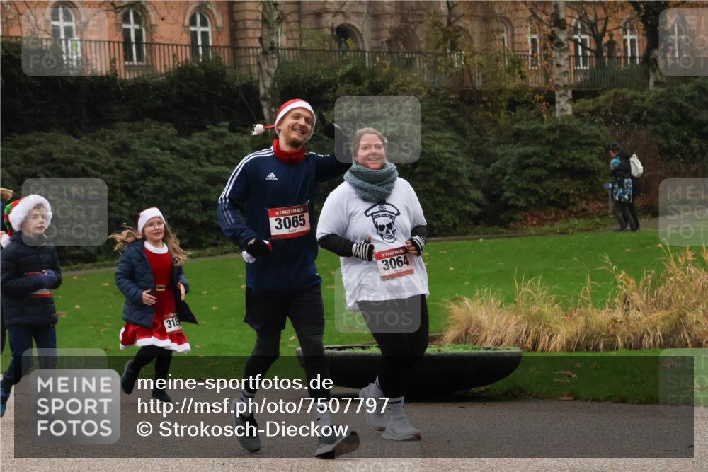 08.12.2024 - St. Pauli X-Mass-Run No. 14 Strokosch-Dieckow http://msf.ph/oto/7507797 08.12.2024 09:47:51 Laufen 315, 3065, 4, 3064 meine-sportfotos.de