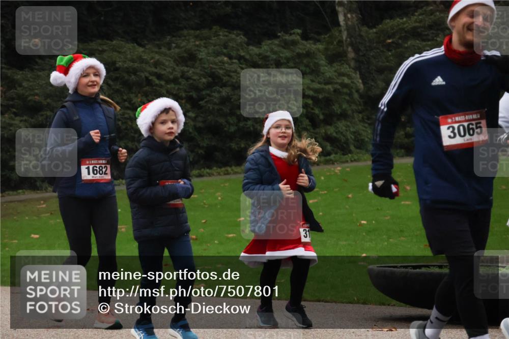 08.12.2024 - St. Pauli X-Mass-Run No. 14 Strokosch-Dieckow http://msf.ph/oto/7507801 08.12.2024 09:47:51 Laufen 1682, 31, 3065 meine-sportfotos.de