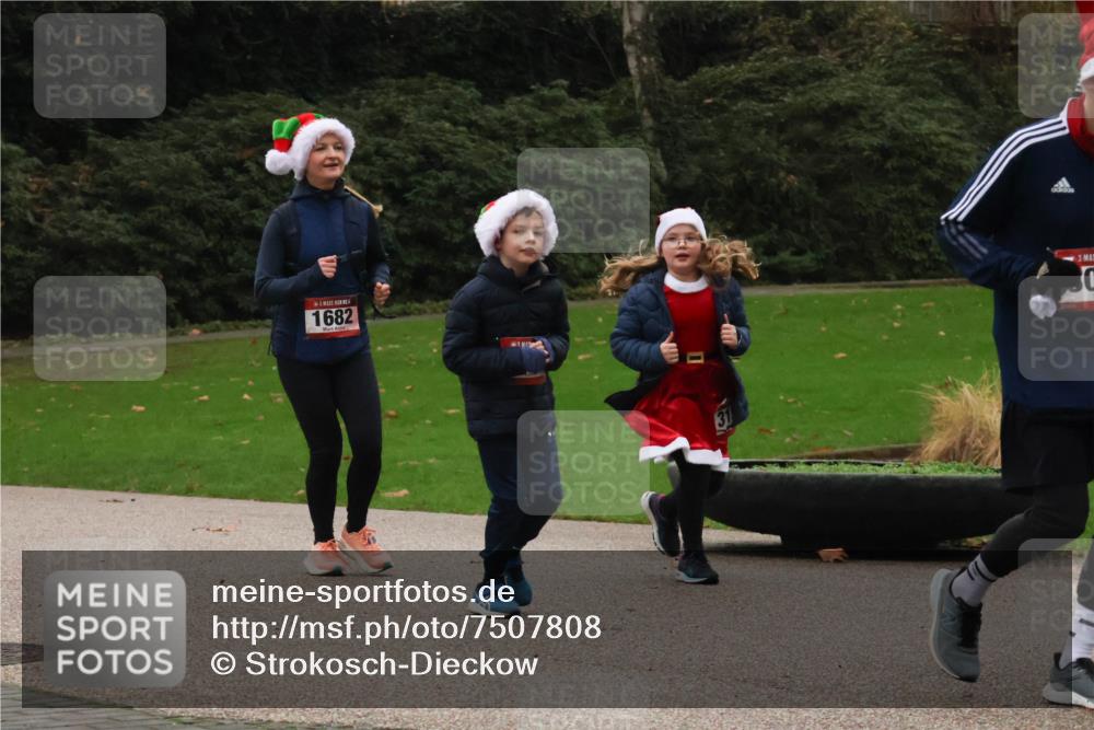 08.12.2024 - St. Pauli X-Mass-Run No. 14 Strokosch-Dieckow http://msf.ph/oto/7507808 08.12.2024 09:47:52 Laufen 1682 meine-sportfotos.de