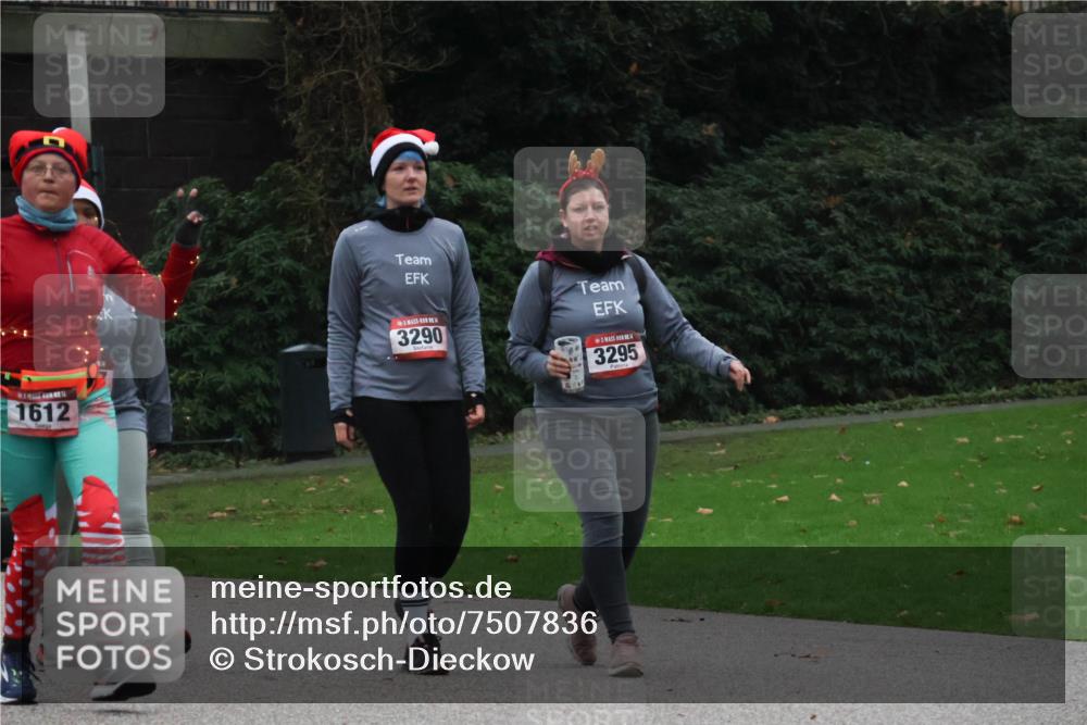 08.12.2024 - St. Pauli X-Mass-Run No. 14 Strokosch-Dieckow http://msf.ph/oto/7507836 08.12.2024 09:47:55 Laufen 1612, 3290, 3295 meine-sportfotos.de