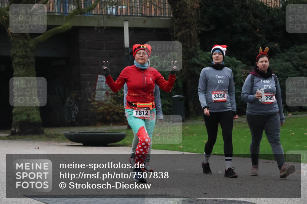 08.12.2024 - St. Pauli X-Mass-Run No. 14 Strokosch-Dieckow http://msf.ph/oto/7507838 08.12.2024 09:47:55 Laufen 4, 1612, 3290, 295 meine-sportfotos.de