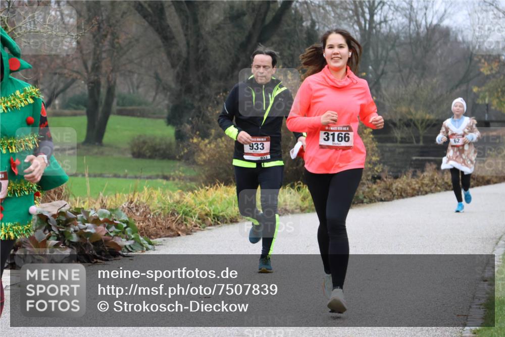 08.12.2024 - St. Pauli X-Mass-Run No. 14 Strokosch-Dieckow http://msf.ph/oto/7507839 08.12.2024 10:52:45 Laufen 14, 933, 933, 14, 3166, 62 meine-sportfotos.de