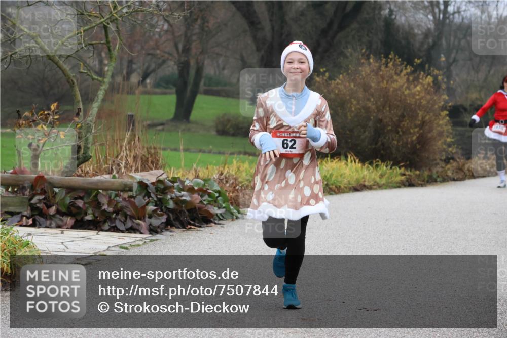08.12.2024 - St. Pauli X-Mass-Run No. 14 Strokosch-Dieckow http://msf.ph/oto/7507844 08.12.2024 10:52:53 Laufen 62 meine-sportfotos.de