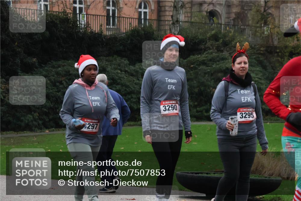 08.12.2024 - St. Pauli X-Mass-Run No. 14 Strokosch-Dieckow http://msf.ph/oto/7507853 08.12.2024 09:47:58 Laufen 3290, 3295, 6297 meine-sportfotos.de