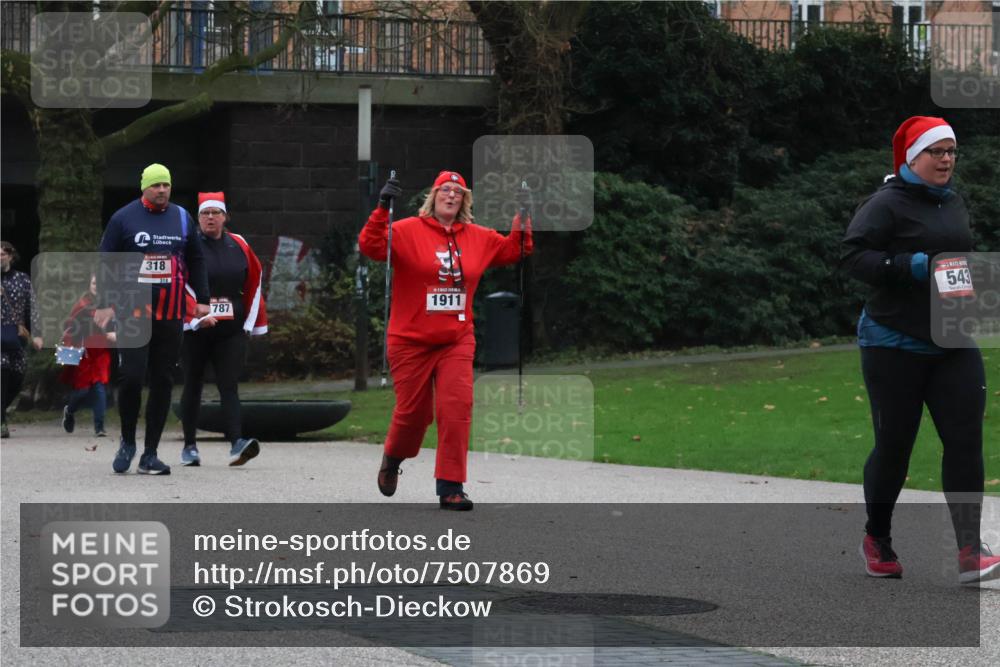 08.12.2024 - St. Pauli X-Mass-Run No. 14 Strokosch-Dieckow http://msf.ph/oto/7507869 08.12.2024 09:48:19 Laufen 318, 318, 787, 1911, 543 meine-sportfotos.de