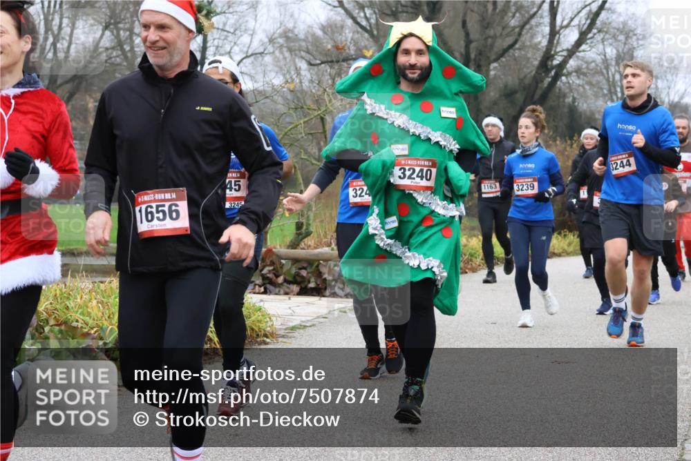 08.12.2024 - St. Pauli X-Mass-Run No. 14 Strokosch-Dieckow http://msf.ph/oto/7507874 08.12.2024 10:53:03 Laufen 14, 1656, 14, 45, 3245, 324, 3240, 1163, 3239, 3244 meine-sportfotos.de