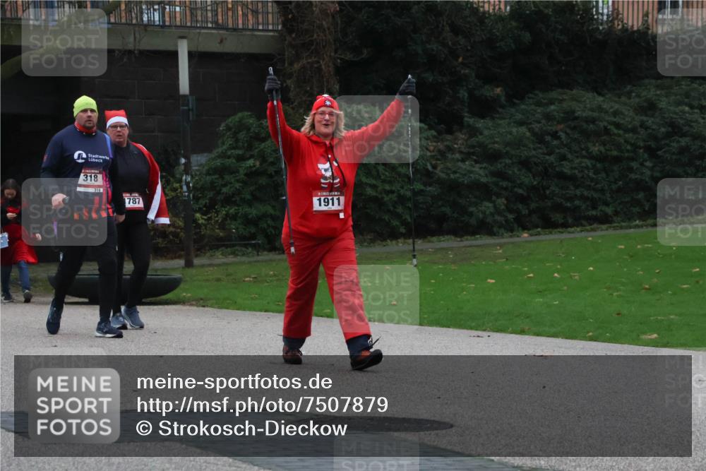 08.12.2024 - St. Pauli X-Mass-Run No. 14 Strokosch-Dieckow http://msf.ph/oto/7507879 08.12.2024 09:48:20 Laufen 318, 318, 787, 1911 meine-sportfotos.de