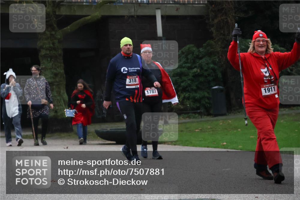 08.12.2024 - St. Pauli X-Mass-Run No. 14 Strokosch-Dieckow http://msf.ph/oto/7507881 08.12.2024 09:48:20 Laufen 318, 318, 1787, 1911 meine-sportfotos.de