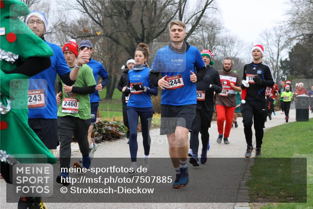 08.12.2024 - St. Pauli X-Mass-Run No. 14 Strokosch-Dieckow http://msf.ph/oto/7507885 08.12.2024 10:53:04 Laufen 14, 243, 2460, 2460, 14, 244, 649, 53, 37, 474 meine-sportfotos.de