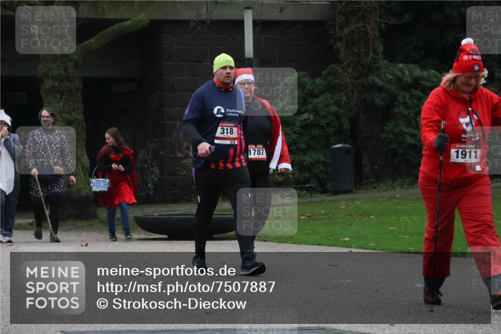 08.12.2024 - St. Pauli X-Mass-Run No. 14 Strokosch-Dieckow http://msf.ph/oto/7507887 08.12.2024 09:48:21 Laufen 318, 318, 1787, 1911 meine-sportfotos.de