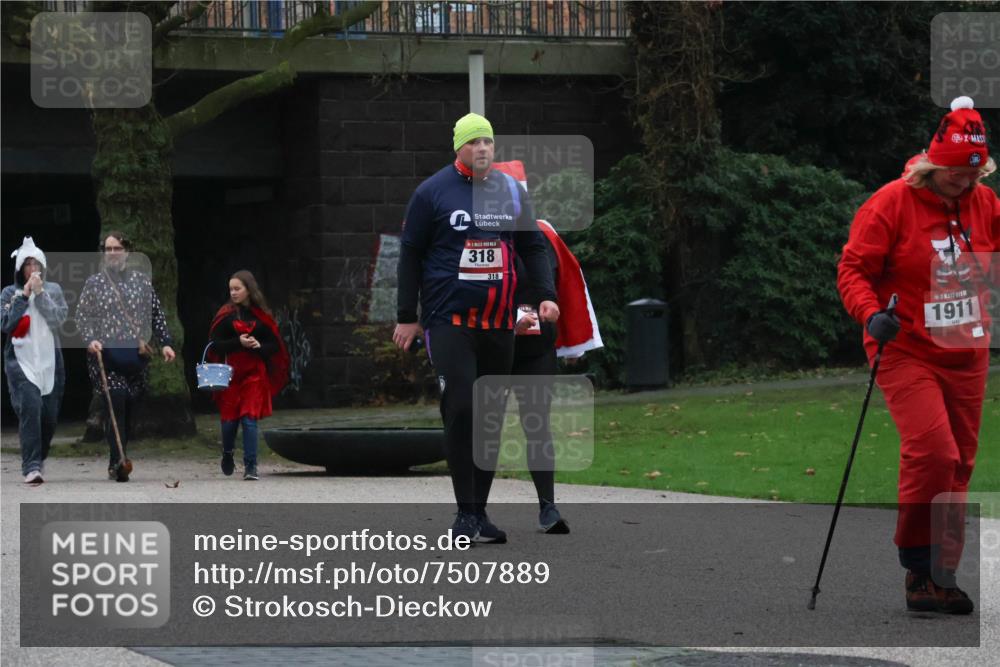 08.12.2024 - St. Pauli X-Mass-Run No. 14 Strokosch-Dieckow http://msf.ph/oto/7507889 08.12.2024 09:48:21 Laufen 318, 318, 1911 meine-sportfotos.de