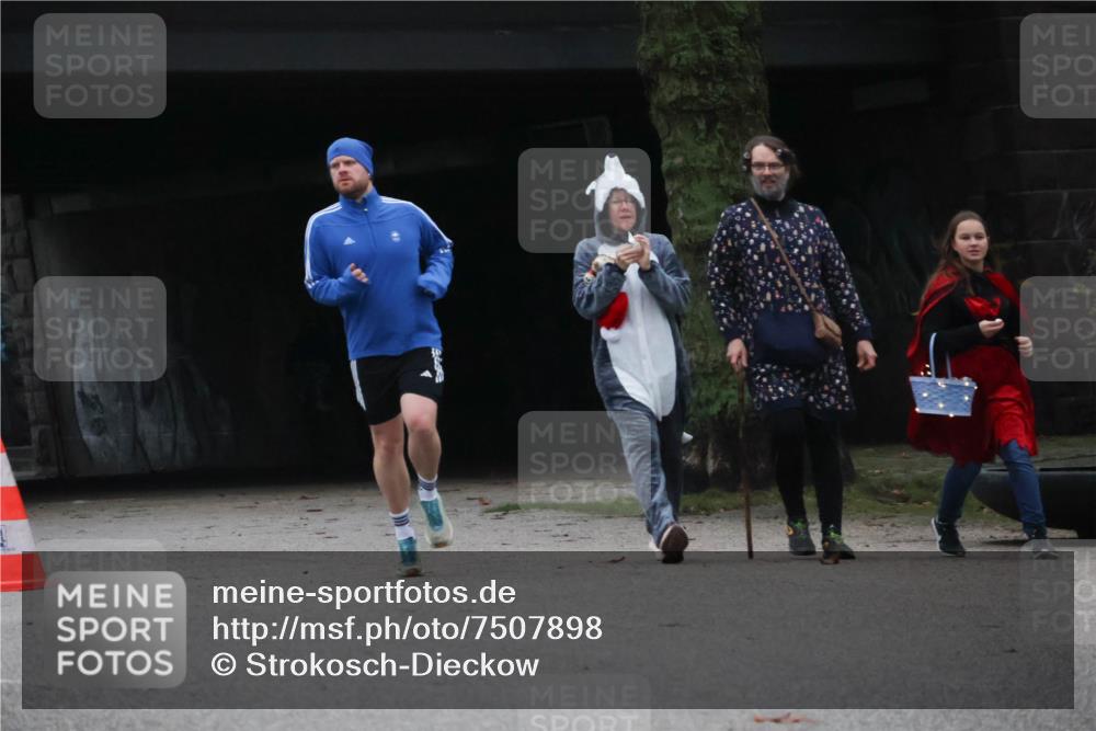 08.12.2024 - St. Pauli X-Mass-Run No. 14 Strokosch-Dieckow http://msf.ph/oto/7507898 08.12.2024 09:48:22 Laufen  meine-sportfotos.de