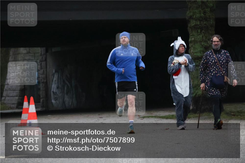 08.12.2024 - St. Pauli X-Mass-Run No. 14 Strokosch-Dieckow http://msf.ph/oto/7507899 08.12.2024 09:48:22 Laufen  meine-sportfotos.de