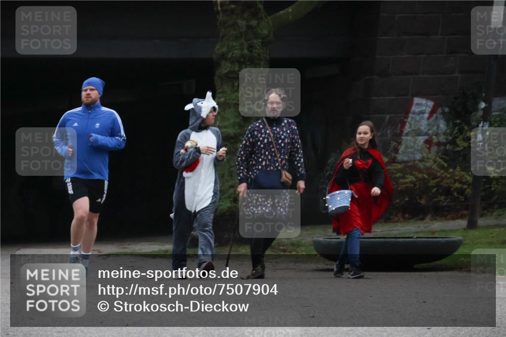 08.12.2024 - St. Pauli X-Mass-Run No. 14 Strokosch-Dieckow http://msf.ph/oto/7507904 08.12.2024 09:48:23 Laufen  meine-sportfotos.de