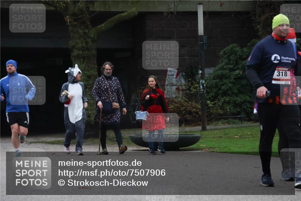 08.12.2024 - St. Pauli X-Mass-Run No. 14 Strokosch-Dieckow http://msf.ph/oto/7507906 08.12.2024 09:48:23 Laufen 318, 318 meine-sportfotos.de